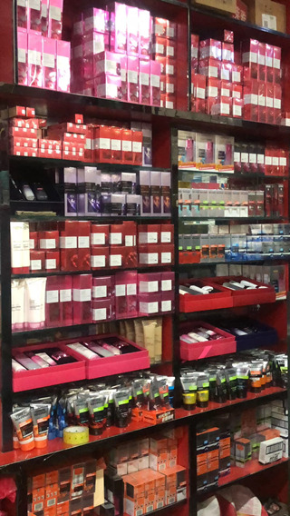 石嘴山雅詩蘭黛化妝品 品質(zhì)之選，信譽保障之典范